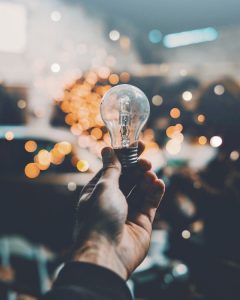 hand holding a lightbulb